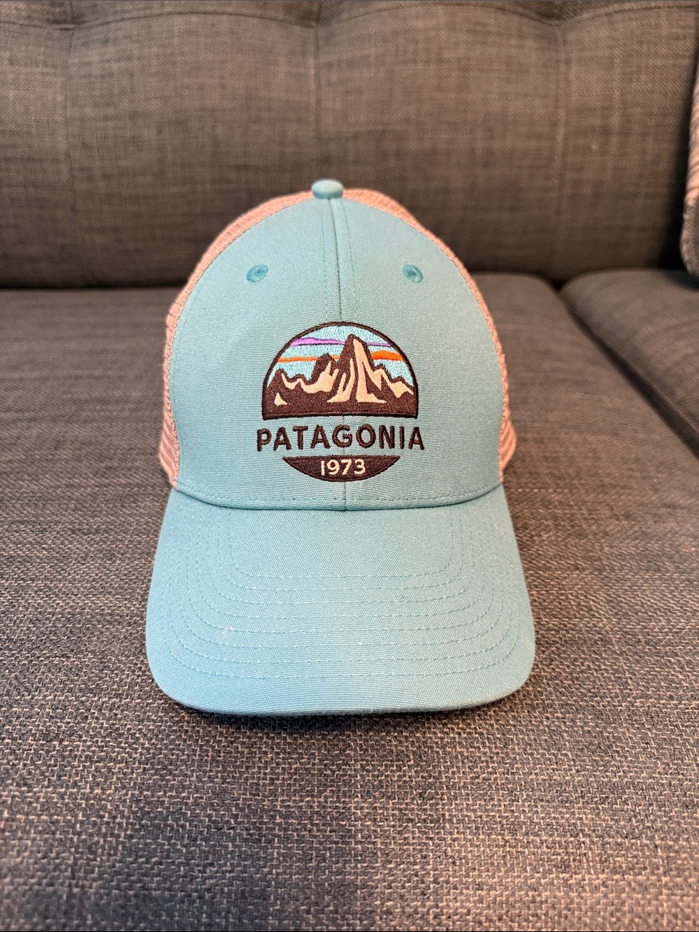 Patagonia Aqua Front with gray Mesh Hat